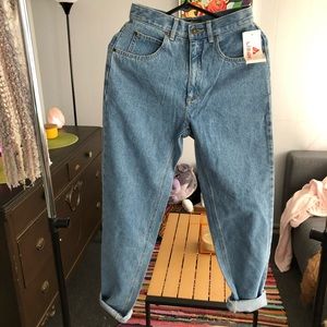 Liz Authentic Straight Cut light wash jeans